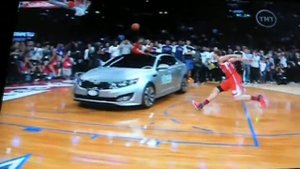 Blake Griffin dunks over a car nba slamdunk contest 2011