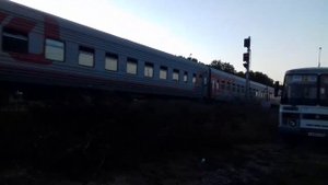 Тепловоз 2ТЭ116У-0233 с пассажирским поездом с перегоном Адлер-Ставрополь и приветливая бригада.