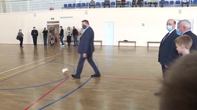 Губернатор осмотрел новый ФОК в Старожилове смотреть онлайн