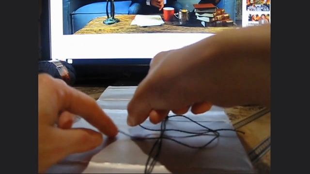 Лёгкий браслет из капроновой нитки.