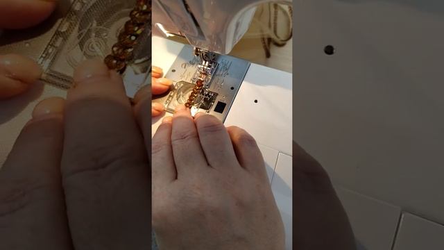 Как пришить пайетки на ленте к фатину
