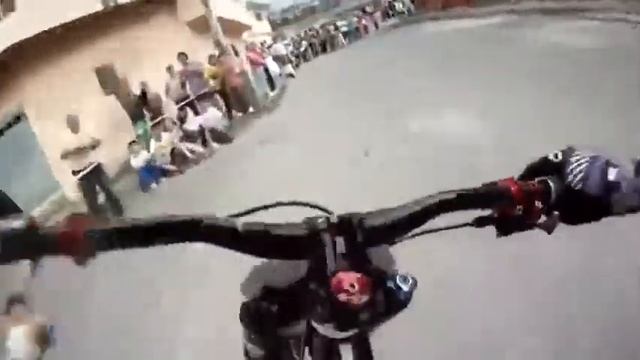 Экстремальный спуск на велосипеде смотреть онлайн