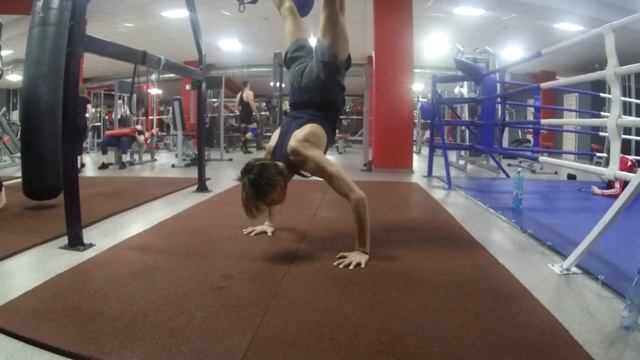 Самые ОПАСНЫЕ Ошибки в СТРИТЛИФТИНГЕ на Брусьях! (2 Ошибки) смотреть онлайн