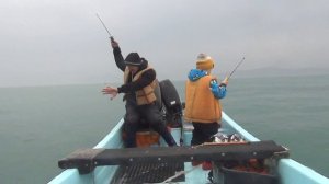 Ловля минтая.Рыбалка на минтая. Минтай 2022.Минтай с лодки. Ловля минтая в Приморье.