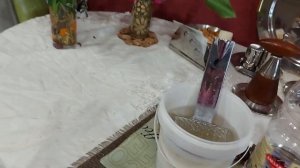 Как почистить неразборную лейку от душа.