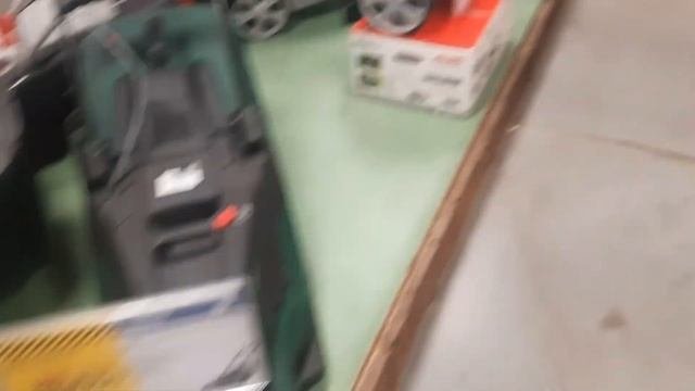 Недорогая электрическая газонокосилка