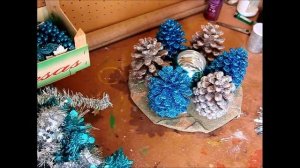 Поделка из шишек. Простой и не дорогой вариант.