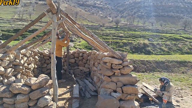 Elham wandering in the snow, Jalal's new hut for the future of her children смотреть онлайн