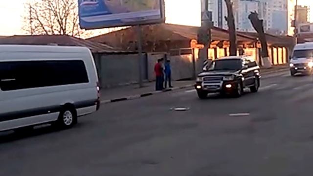 Дмитрий Медведев Саратов 15.04.2016 Кортеж машин смотреть онлайн