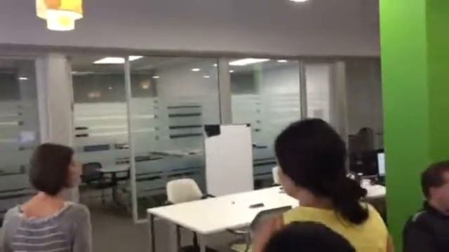 Небольшая экскурсия по коворкинг - центру в Сан-Диего смотреть онлайн