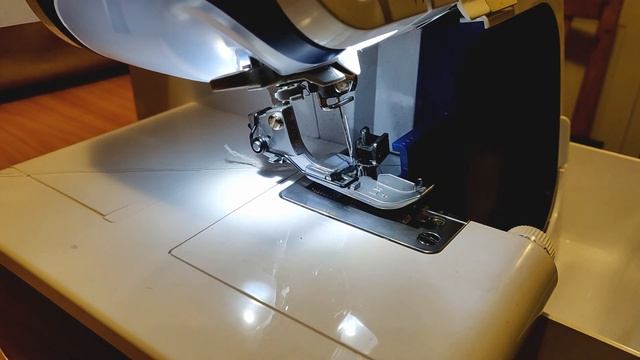 Ролевой (роликовый) шов на Brother 4234D. Role (roller) seam on Brother 4234D #stayhome смотреть онлайн