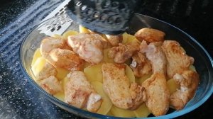 Потрясающий УЖИН в духовке. Получается безумно вкусно и при этом готовится очень легко и быстро.