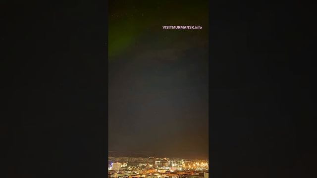 Северное сияние врывается в окно в Мурманске ￼Огонь Авроры видео #auroravillage #nortnernlights