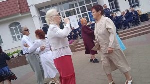 12.06.2021 Brest Belarus. Танцы на Советской вечером. Духовой оркестр В.Коваля. Прогулки с Викторие