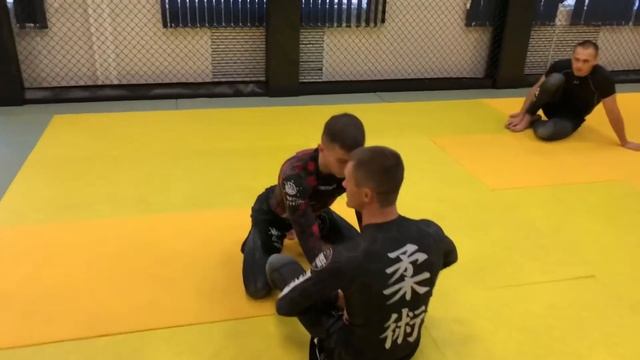 Как забрать спину из закрытого гарда  Лев Гладких 