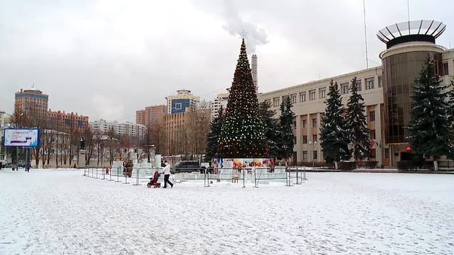 НОВОГОДНЯЯ СТРОЙКА: КАК СОЗДАЮТ ЛЕДЯНОЙ ГОРОДОК 25.12.2017