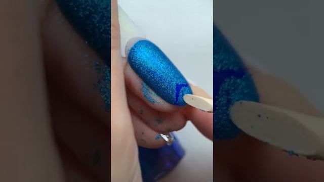 Голографическая втирка на ногтях. Дизайн ногтей #nails #shorts #nailart