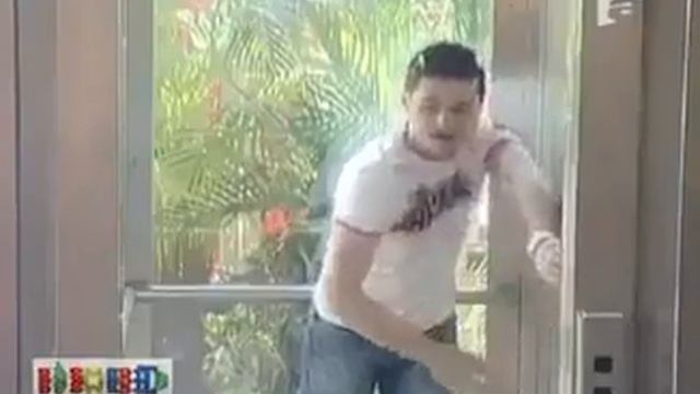 Пранк лев на лифте Смотрим Ахаха! смотреть онлайн