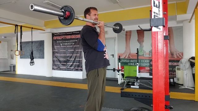подъем прямого грифа на бицепс одной рукой смотреть онлайн