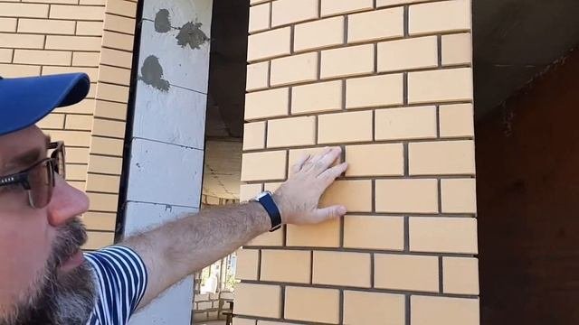 Кирпичная кладка круглого эркера.
