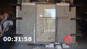 Испытание противопожарного стекла AKS Fire Block EIW60