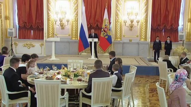 Разговоры о важном. 8-11 классы. День матери. 21.11.2022г. смотреть онлайн