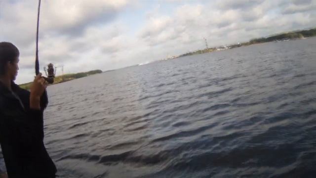 Красивая рыбалка на фидер.ПОЙМАЛ ЛЕЩА!!!.....Рыбак Профи смотреть онлайн