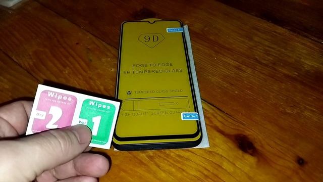 Как легко наклеить защитное стекло на телефон в домашних условиях. Справится любой!!!