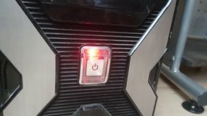 Почему у компьютера кнопка пуск горит красным вместо синего?