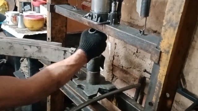 Замена сайлентблоков передней рессоры Газель бизнес. смотреть онлайн