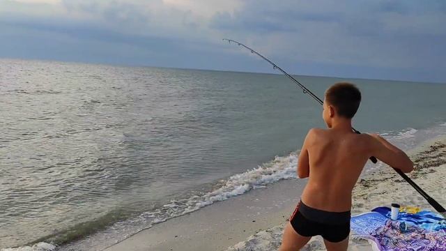 Рыбалка на пеленгаса на Азовском море , отчёт за 18 дней. рекорд !!!. Самая лучшая рыбалка !!!!!!!! смотреть онлайн