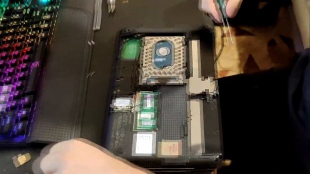 При запуске ноутбука чёрный экран. Как решить проблему? Что делать? Чёрный экран при включении. смотреть онлайн