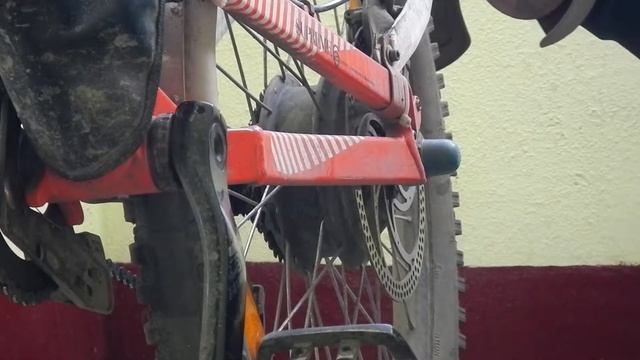 Снятие Прикипевших и Сорванных Болтов Бокового Крепления Крыла Велосипеда