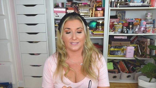 What's New From Benefit? Giant Unboxing смотреть онлайн