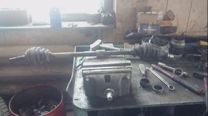 Замена сальника правой полуоси Тойота Королла 1999г (Toyota Corolla e110)