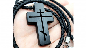 Деревянный нательный крест из чёрного дерева. Православный крестик из дерева ручной работы.