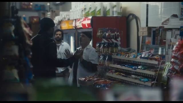 Парень нашёл швейную машинку, с помощью которой превращался в разных людей. смотреть онлайн