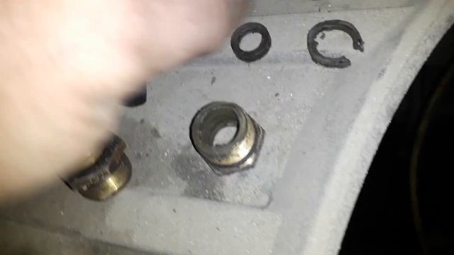 Шипит штуцер шланга тормозного.ATEGO. смотреть онлайн