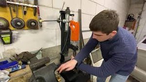 Самодельный сверлильный станок из рулевой рейки.