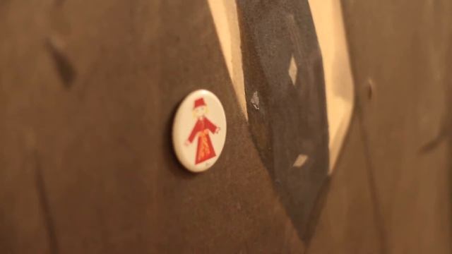 Группа "Хромвелюр" надувает матрас под музыку смотреть онлайн