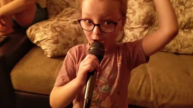 Маленькая певица Звук реально ставим на всю смотреть онлайн