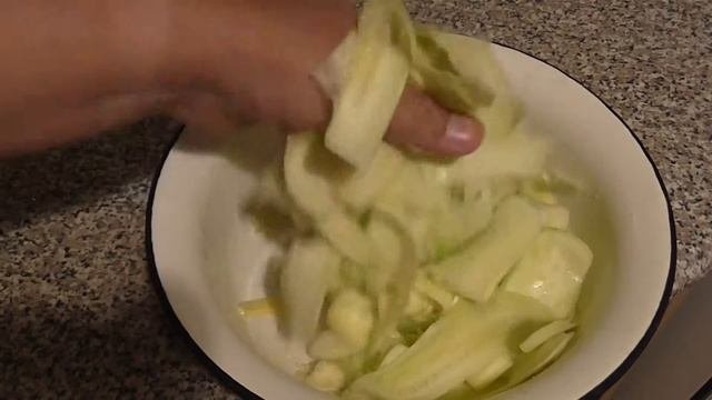 Кабачки маринованные - быстрый рецепт