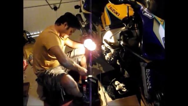 Suzuki GSXR-600 SRAD - Oil Change