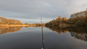 Ловля ЩУКИ на КРУПНУЮ РЕЗИНУ! Спиннинг в ОКТЯБРЕ! Рыбалка с лодки на озере!