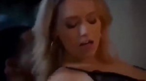 Kadın Adamı Yatağa Çağırıyor Ateşli Sevişme