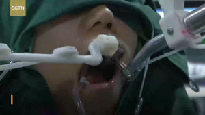 Робот-стоматолог провел первую операцию без участия человека
