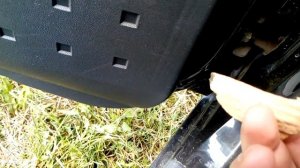 Ремонт ограничителя двери Рено Меган 2 с помощью топора