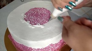 Торт для девушки на день рождения! Как украсить кремовый торт!