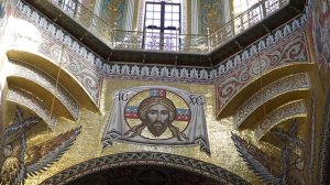 Мозаичные работы в Благовещенском соборе Дивеевского монастыря.