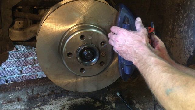 BMW M235 xDrive change front brakes смотреть онлайн